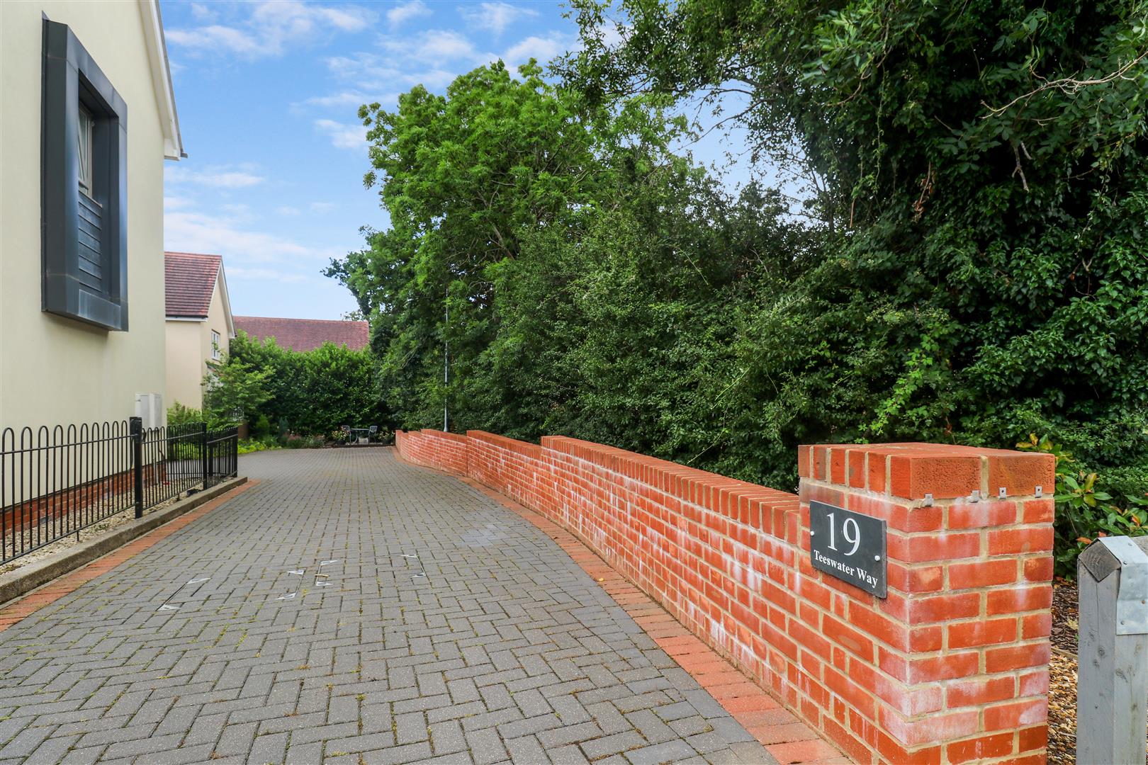 5 bed property in Teeswater Way, Milton Keynes